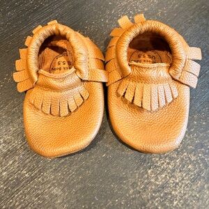 Bird Rock Baby Tan Leather Kids Moccasins Sz 5.5, baby 3